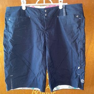 Lululemon Walking Shorts - black - size 12
